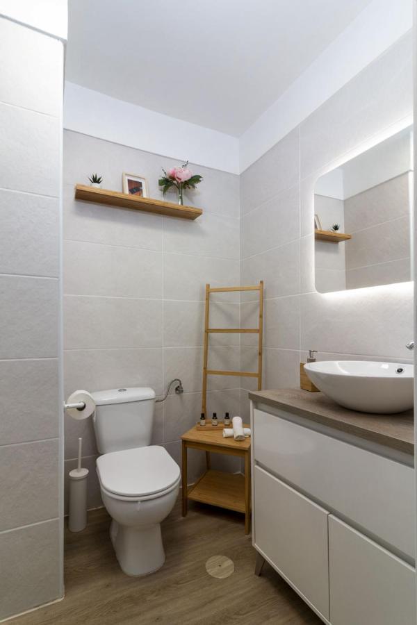 Homeforguest New Modern Apartment With Pool 아로나 외부 사진